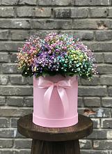 Цветочная композиция из Гипсофила и Розы в шляпной коробке в Курджиново