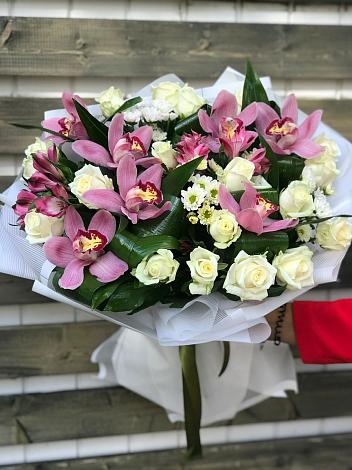 Букет цветов из: Розы и Хризантемы в Курджиново