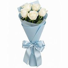 Букет 5 Белых роз Проуд в Курджиново
