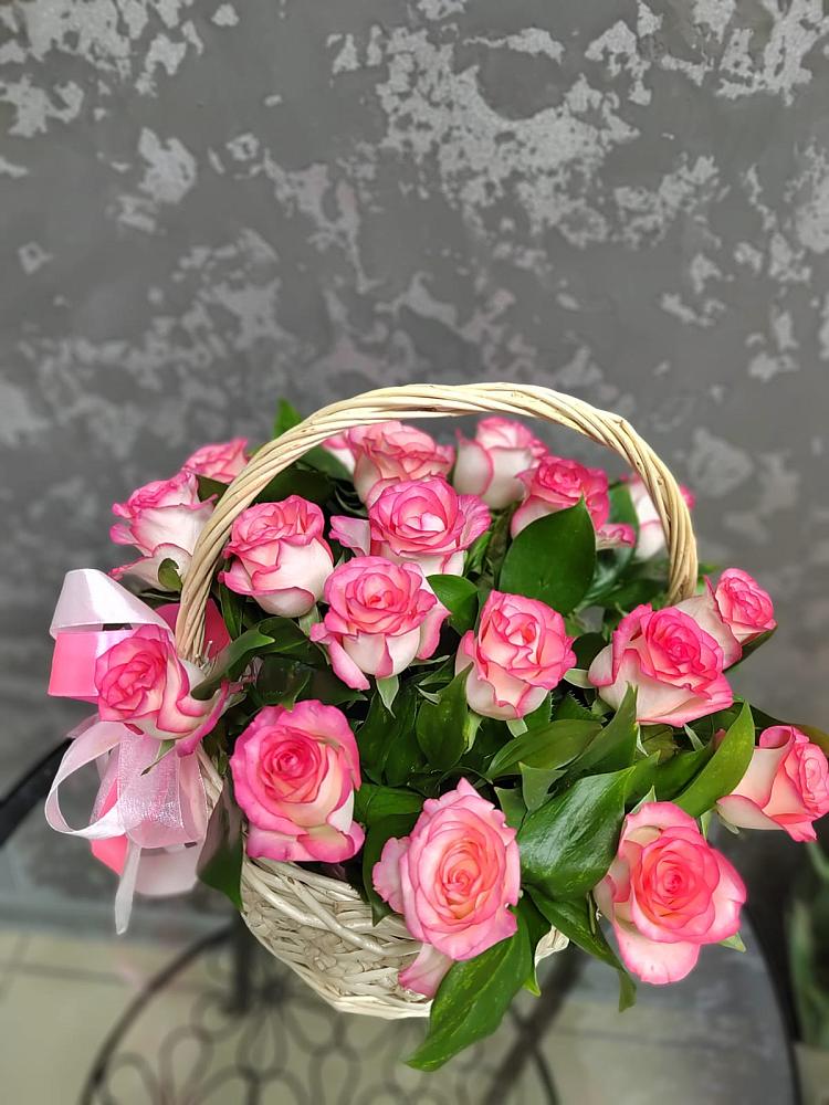 Цветочная композиция из Розы в корзине в Курджиново