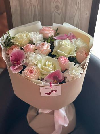 Букет цветов из: Орхидеи, Розы и Гвоздики в Курджиново