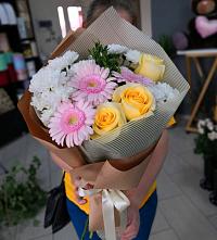 Букет цветов из:  Герберы, Розы и Хризантемы в Курджиново