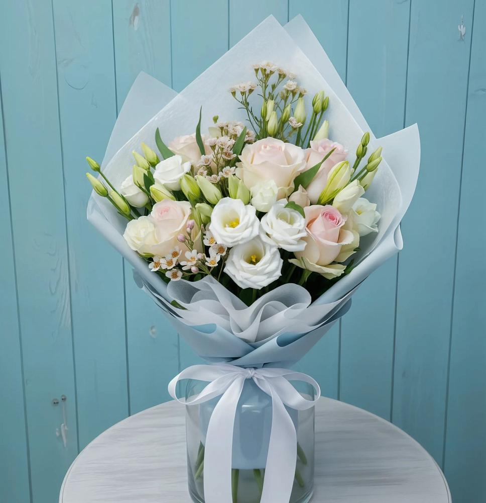 Букет цветов из: Розы и Лизиантусы в Курджиново