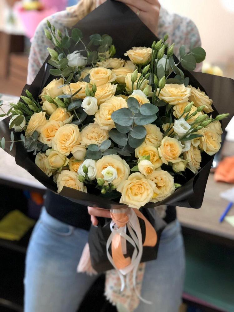 Букет цветов из: Розы и Лизиантусы в Курджиново