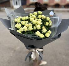 Букет Белые кустовые розы Солинеро в Курджиново