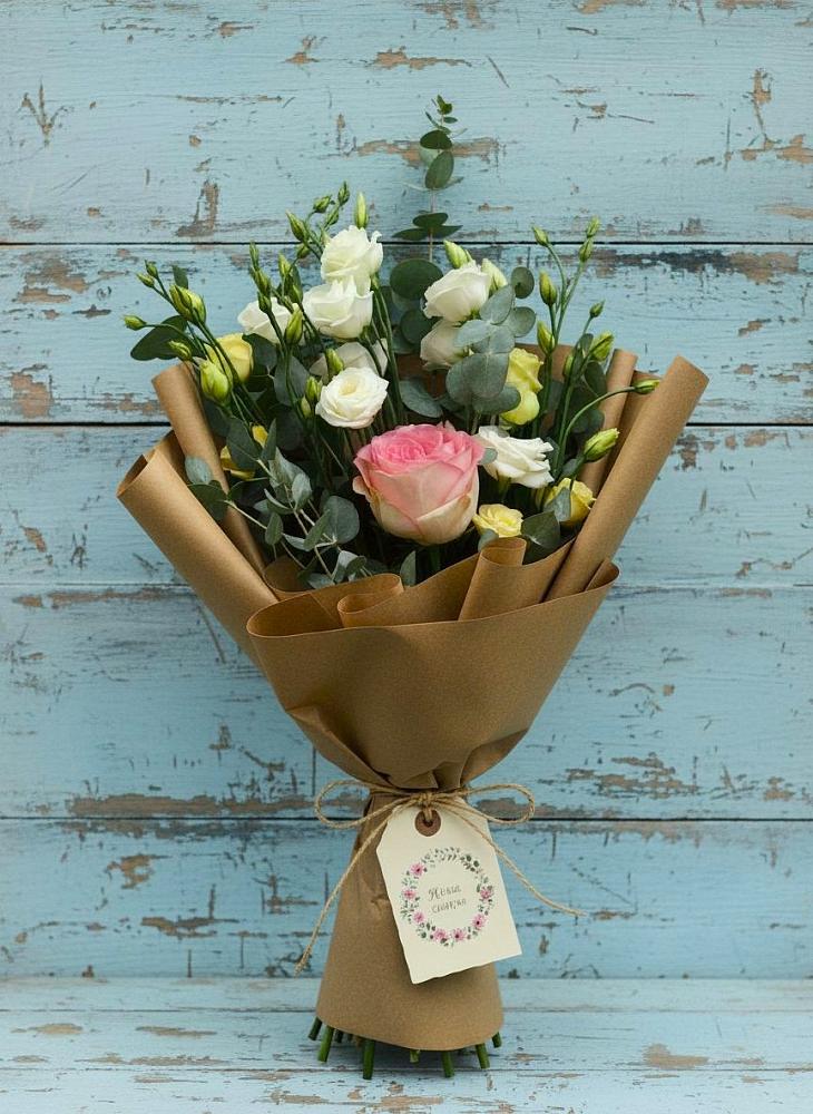 Букет цветов из: Розы и Лизиантусы в Курджиново