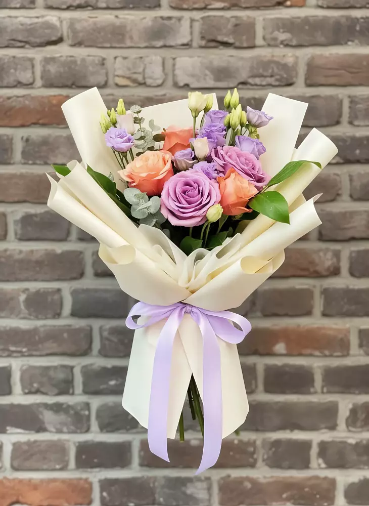 Букет цветов из: Лизиантусы и Розы в Курджиново