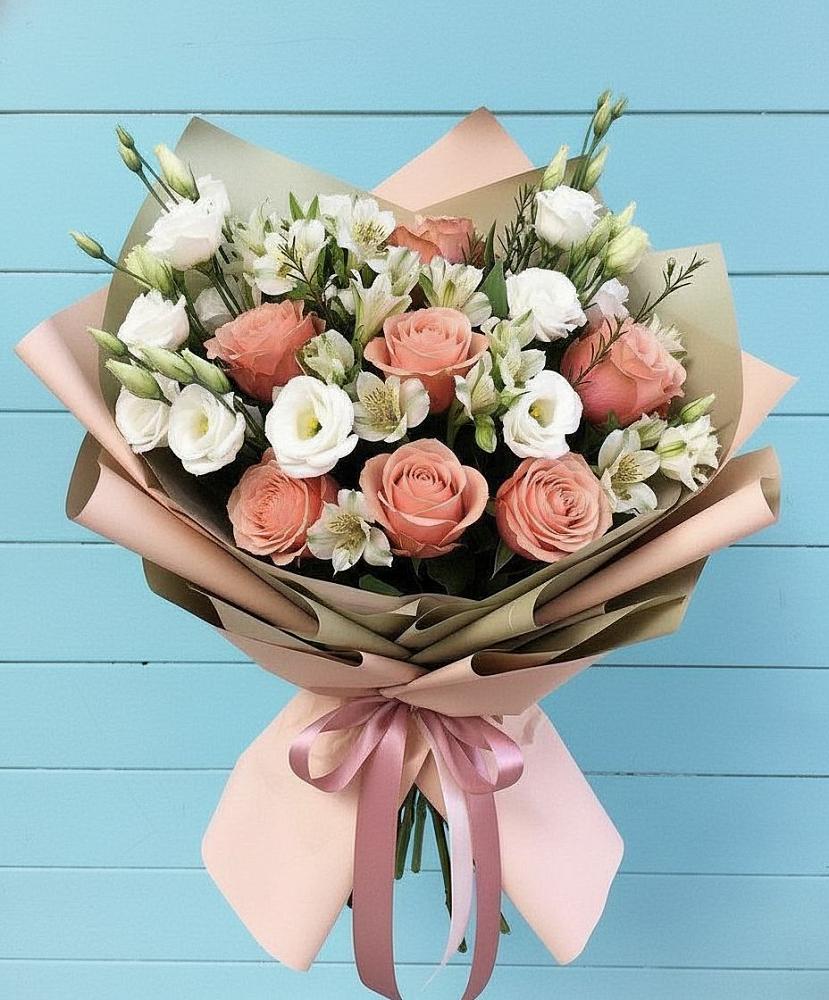 Букет цветов из: Розы, Альстромерии и Лизиантусы в Курджиново