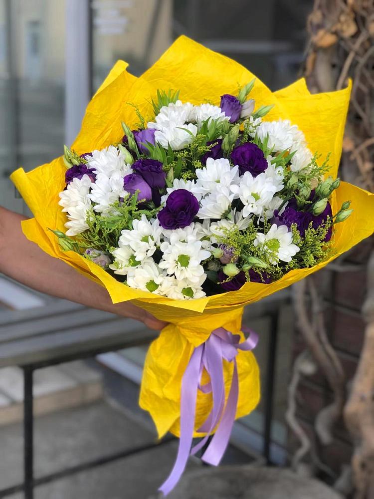 Букет цветов из: Ирисы, Хризантемы и Ромашки в Курджиново