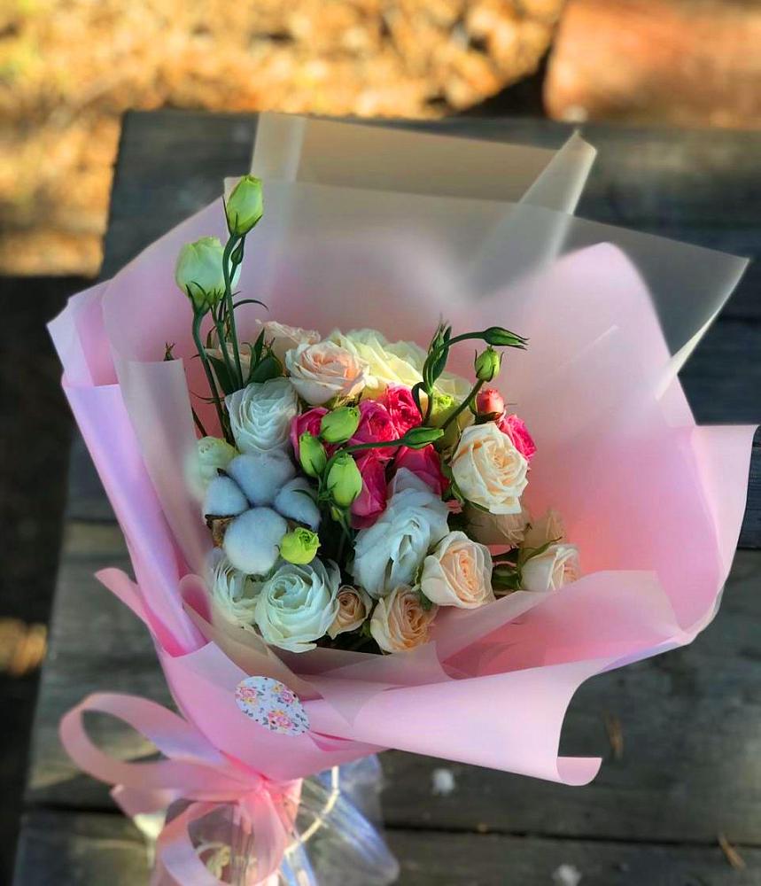 Букет цветов из: Розы и Лизиантусы в Курджиново