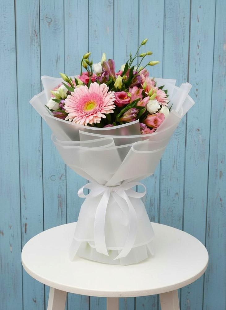 Букет цветов из: Герберы, Альстромерии и Лизиантусы в Курджиново