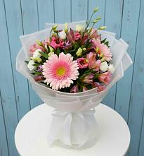 Букет цветов из:  Герберы, Альстромерии и Лизиантусы #REPLACE_PRED# Курджиново