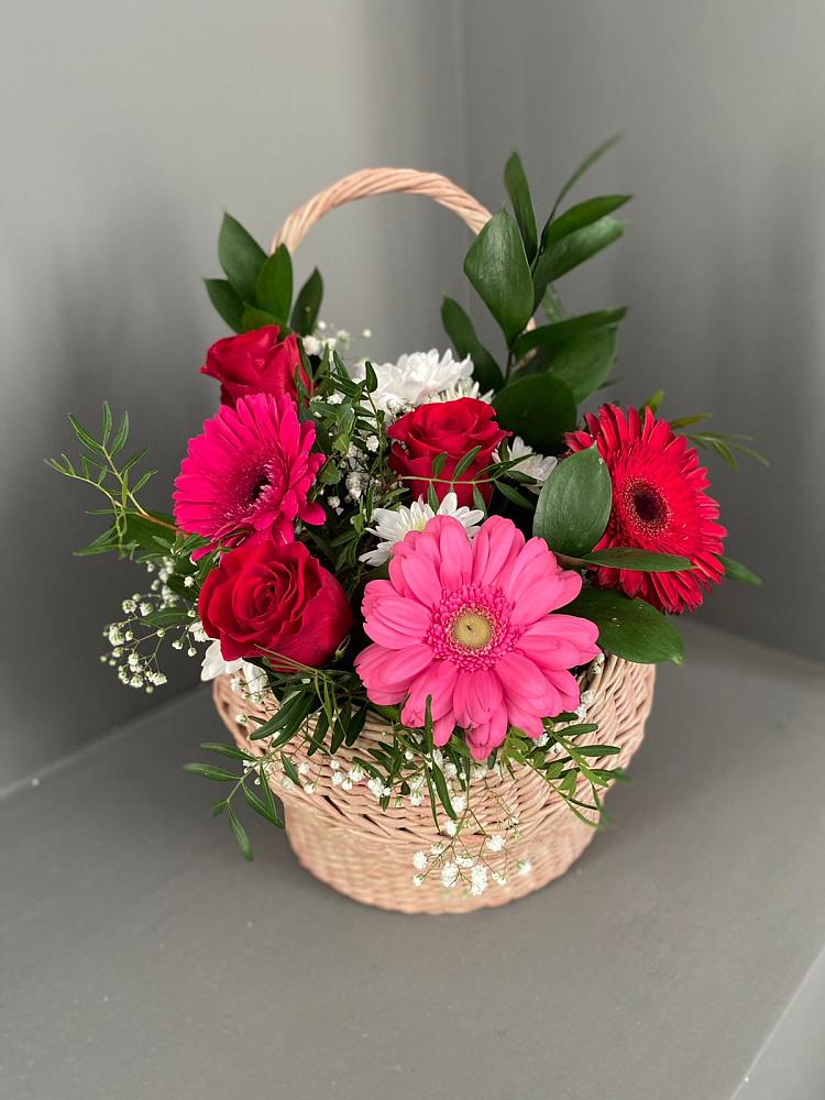 Цветочная композиция из Розы, Хризантемы и Герберы в корзине в Курджиново