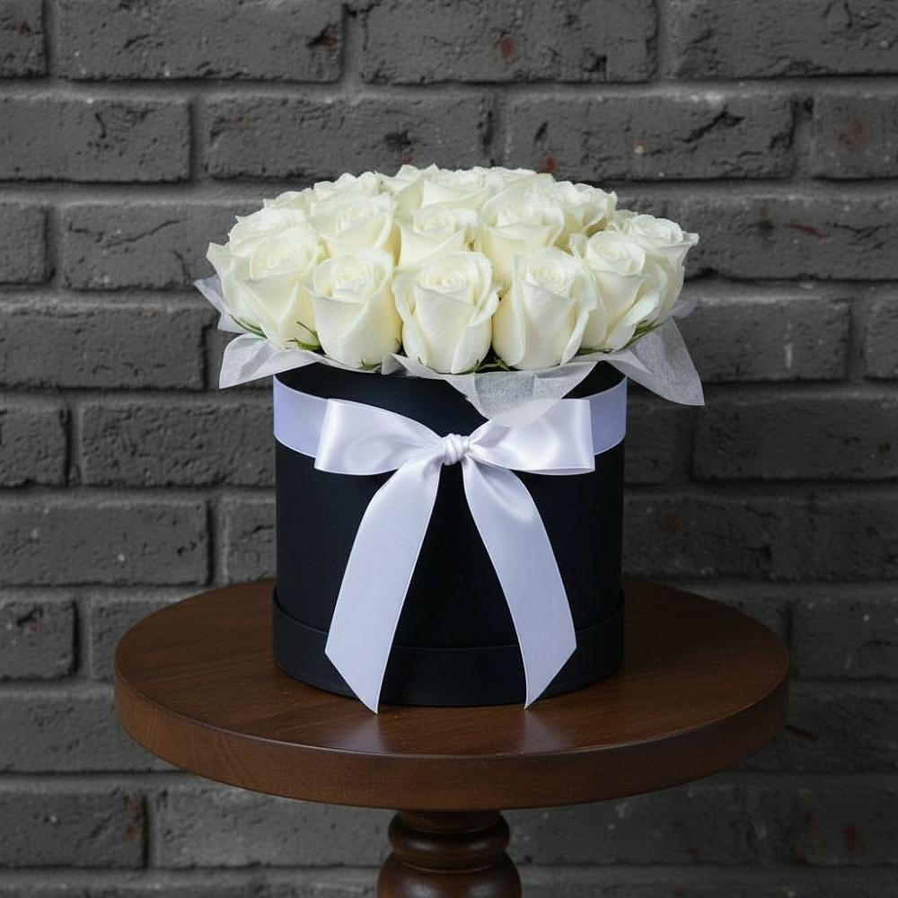 Цветочная композиция из Розы в шляпной коробке в Курджиново