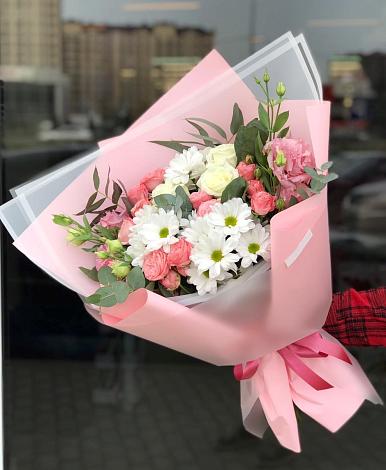 Букет цветов из: Розы, Лизиантусы и Хризантемы в Курджиново