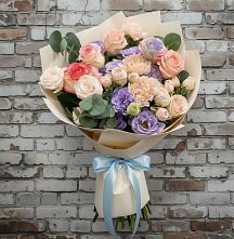 Букет цветов из:  Розы, Лизиантусы и Гвоздики в Курджиново