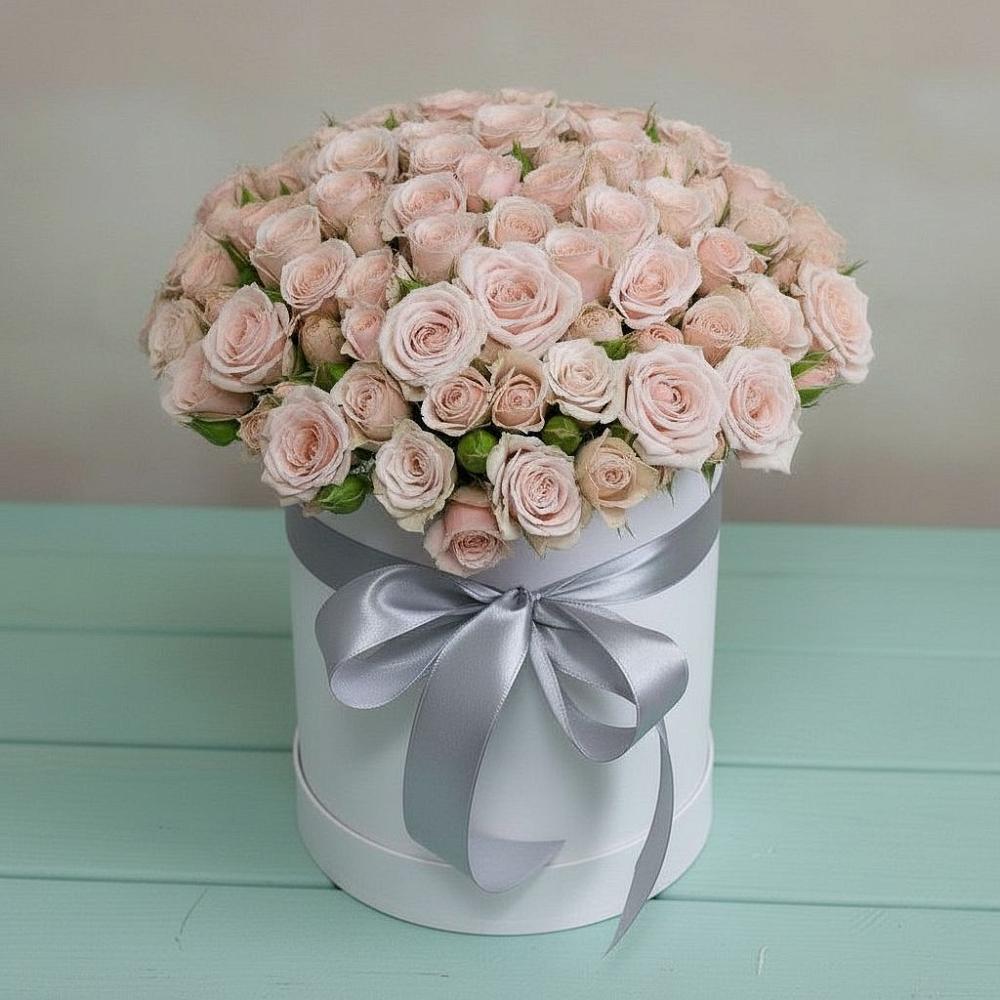 Цветочная композиция из Розы в шляпной коробке в Курджиново